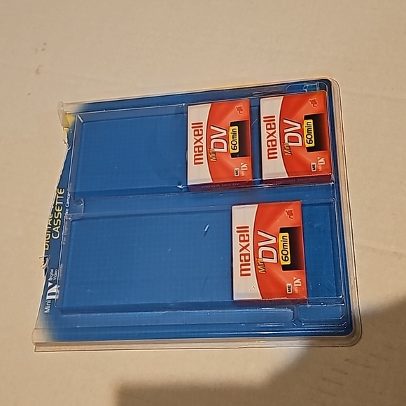 Maxell Mini DV Digital Cassette - Picture 2 of 12